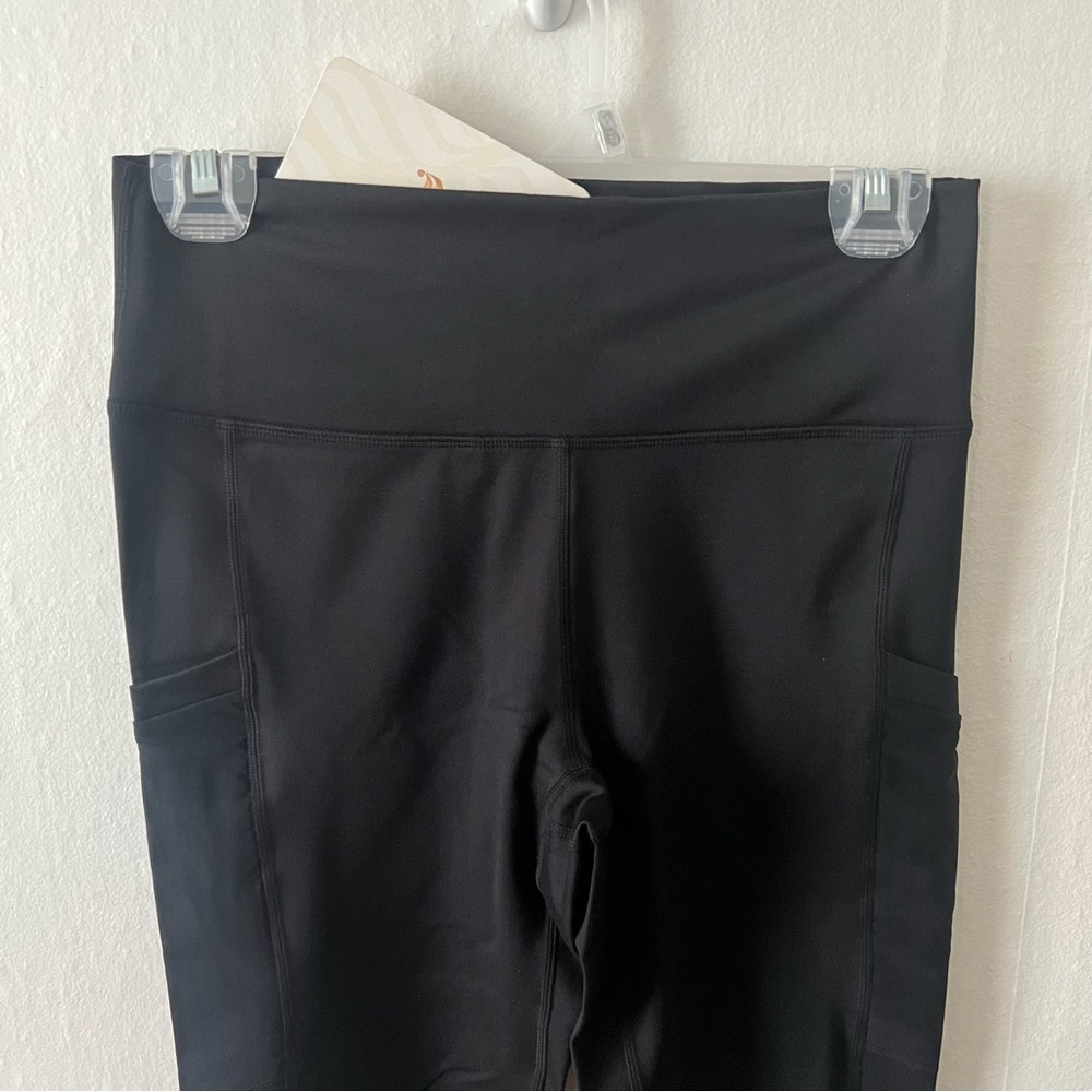 Fabletics Mila High-Waisted Pocket Capri Leggings
